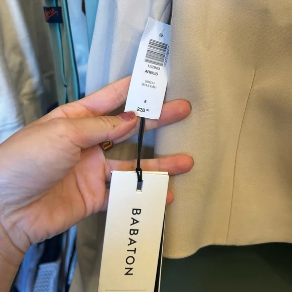 Babaton Cream Women's Blazer from Aritzia - Picture 4 of 9